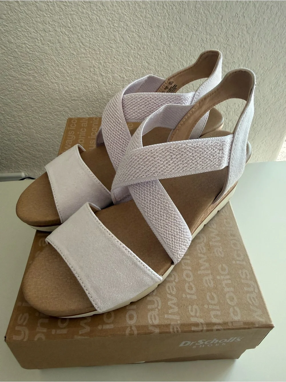 Dr. Scholl's Women's Pale Purple Elastic Crisscross Sandals
